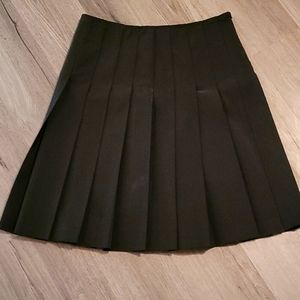Theory black pleated skirt size 4